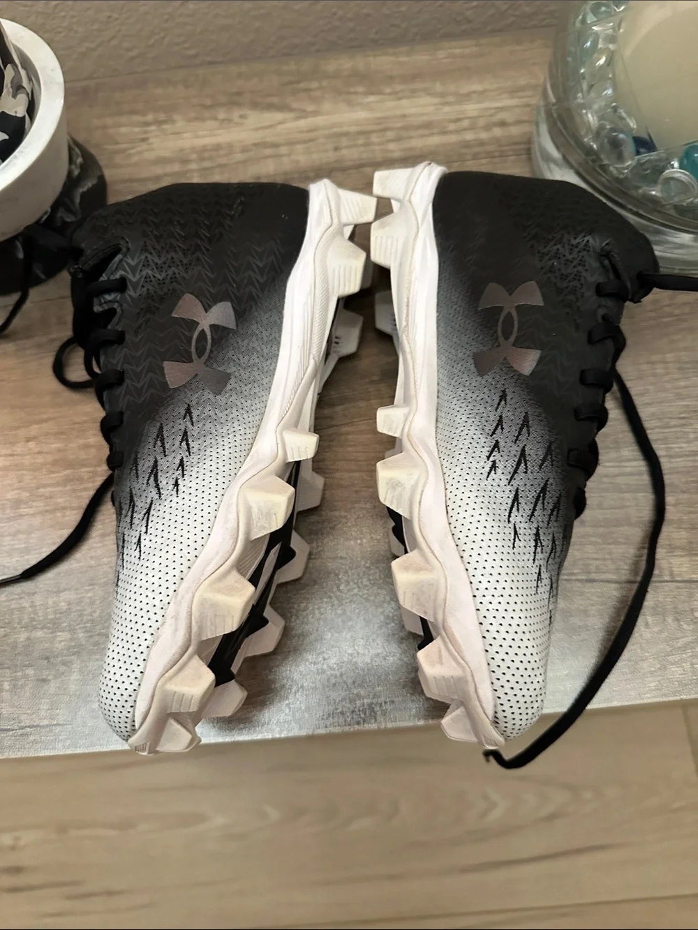 Under Armour Men's Black and White Gradient Athletic cleats Shoes